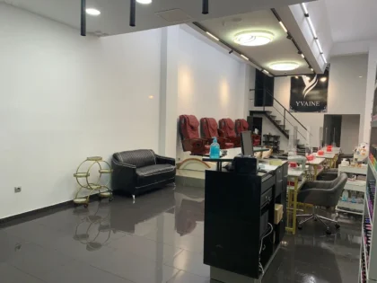 Yvaine Peluqueria y Estética